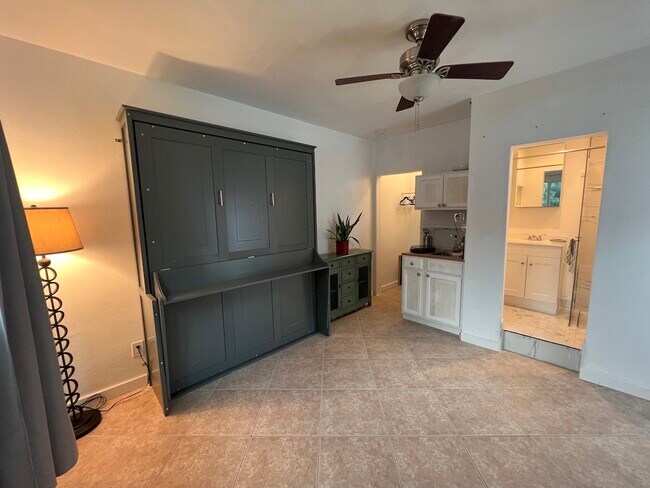 Building Photo - 11400 NE 13th Ave