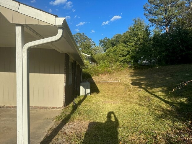 Building Photo - 6916 Bradshaw Dr