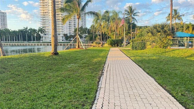 Building Photo - 18151 NE 31st Ct