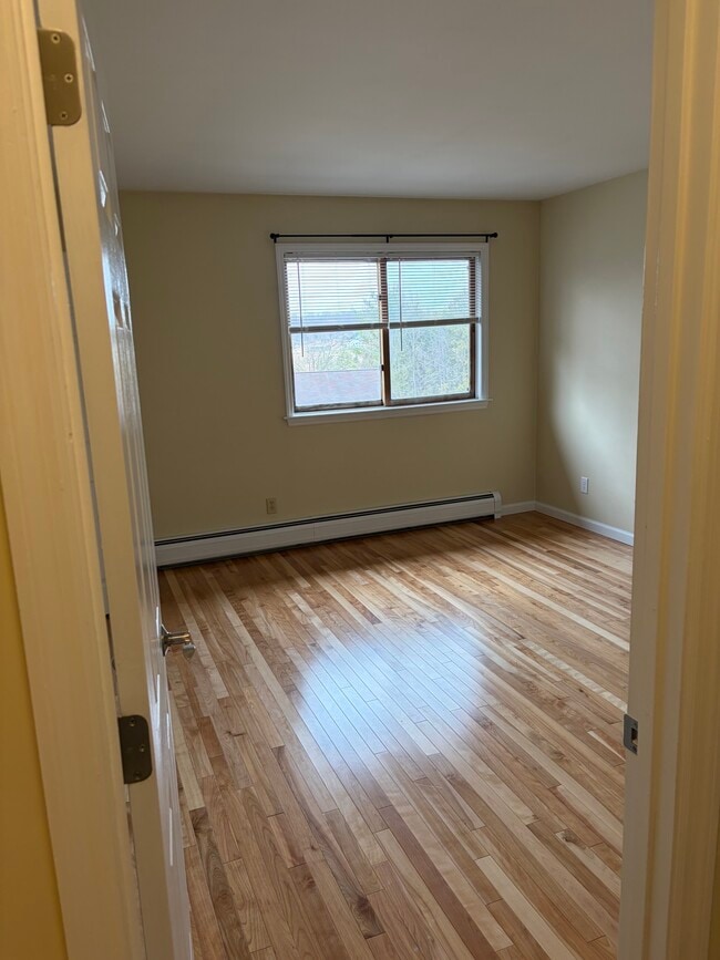 Building Photo - 121 Village Heights Rd