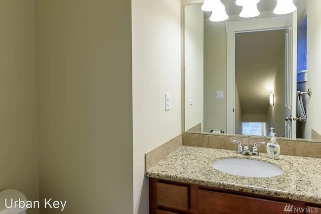 Building Photo - 511 21st Ave