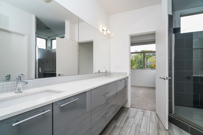 Building Photo - Comfort and Character Meet in This Seattle Retreat