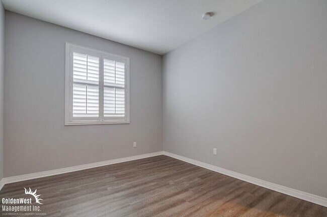 Building Photo - Stunning 3Bdm 2.5Ba Townhome in the Heart of Imperial Beach