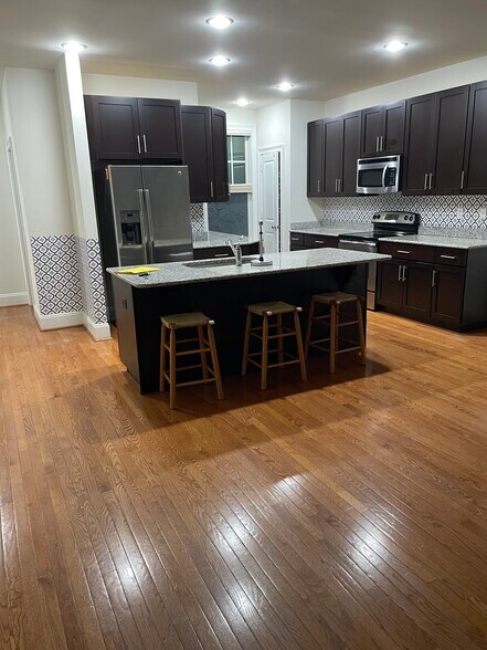 Building Photo - 18865 Bethpage Dr