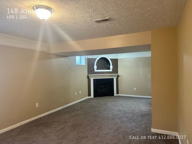 Building Photo - 4 bedroom 3 bath Canonsburg