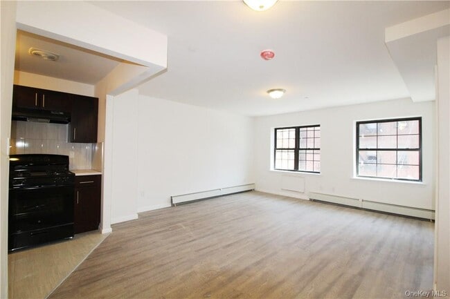 Building Photo - 1355 Plimpton Ave