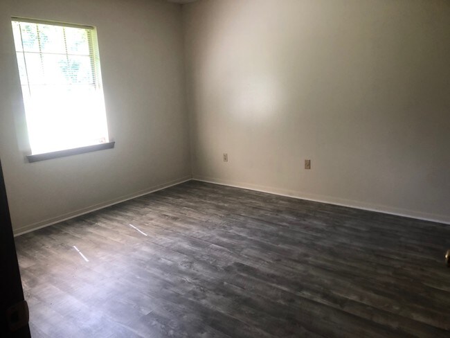 Building Photo - 490 S 9th St