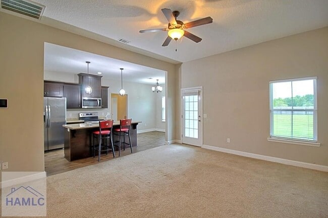 Building Photo - 582 Burke Dr