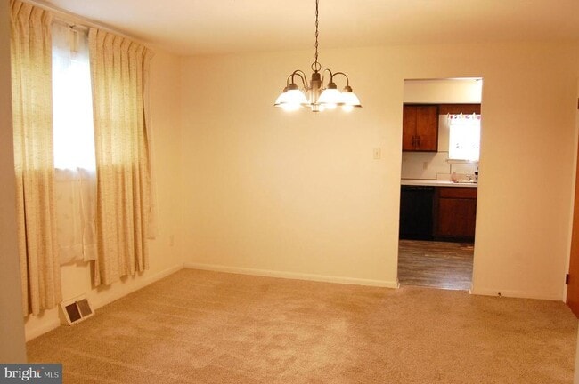 Building Photo - 979 Glasgow St