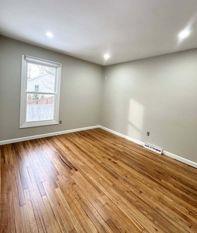 Building Photo - 76 Trottingham Ct