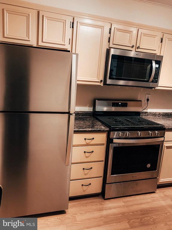 Building Photo - 1300 Army Navy Dr