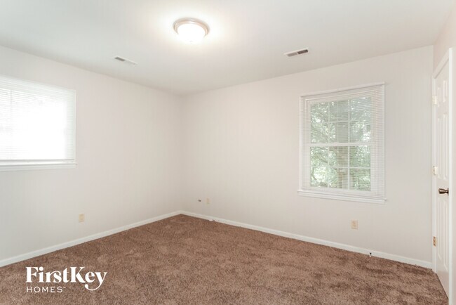 Building Photo - 5018 Farm Pond Ln