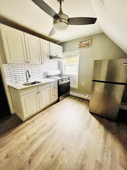 Primary Photo - 35 Cove Ave