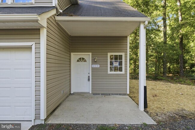 Building Photo - 104 Hazel Dr