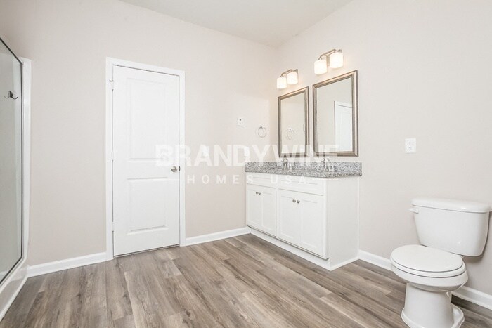 Building Photo - 541 Glenmanor Dr