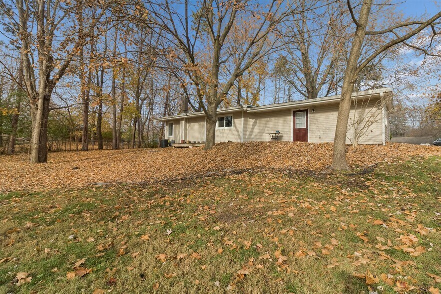 Building Photo - 671 W Clark Rd