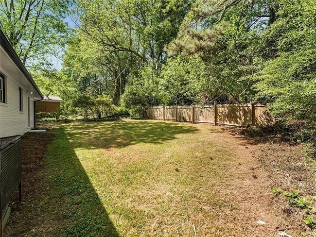 Building Photo - 454 Oak Dr SE
