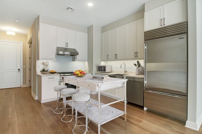 Building Photo - 3 Somerset Ln