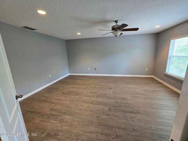 Building Photo - 180 Thornloe Dr