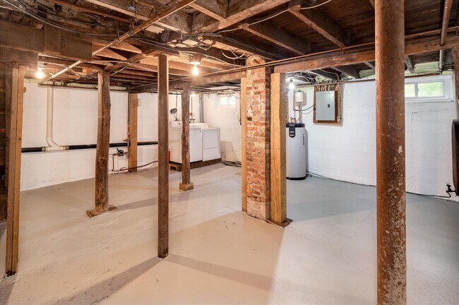 Building Photo - 2 Congdon Ln