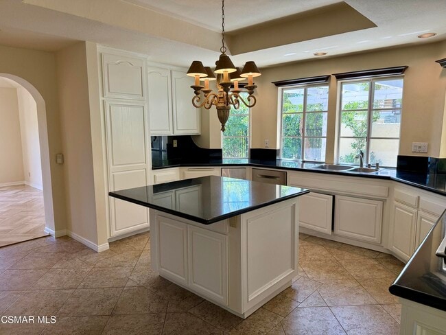 Building Photo - 1922 Golden Sky Cir