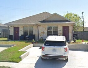 Building Photo - $925 - 1 bedroom Townhome!