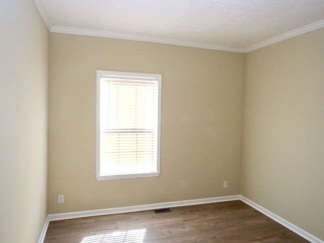 Building Photo - Charming Country Three-Bedroom Two-Bathroo...