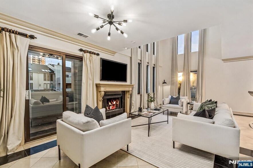 Building Photo - 750 Mainsail Ln