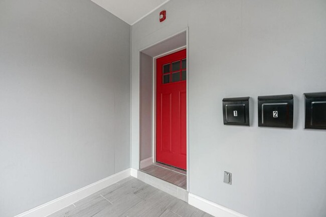 Building Photo - 1156 S 52nd St