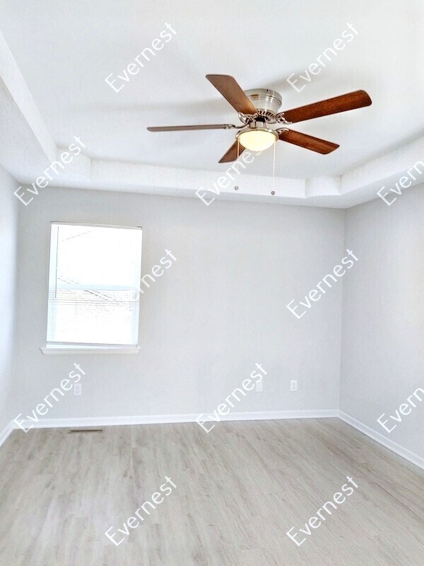 Building Photo - 4 Bed/2 Bath Home with Garage / Pet-Friendly / Coming Soon!