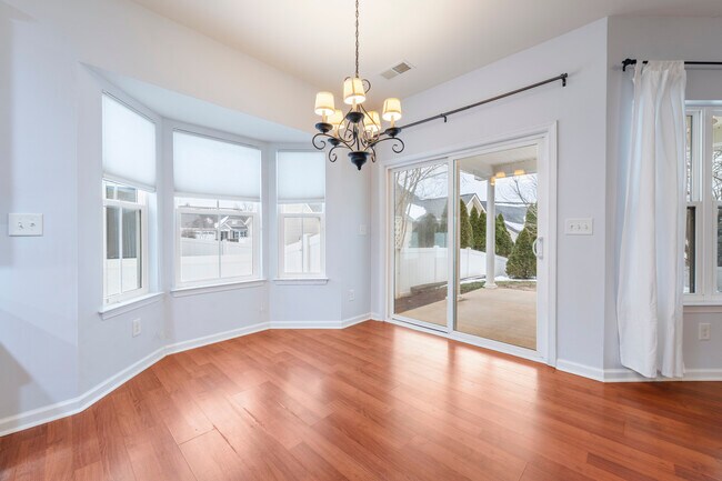 Building Photo - 586 Harrison Dr NW