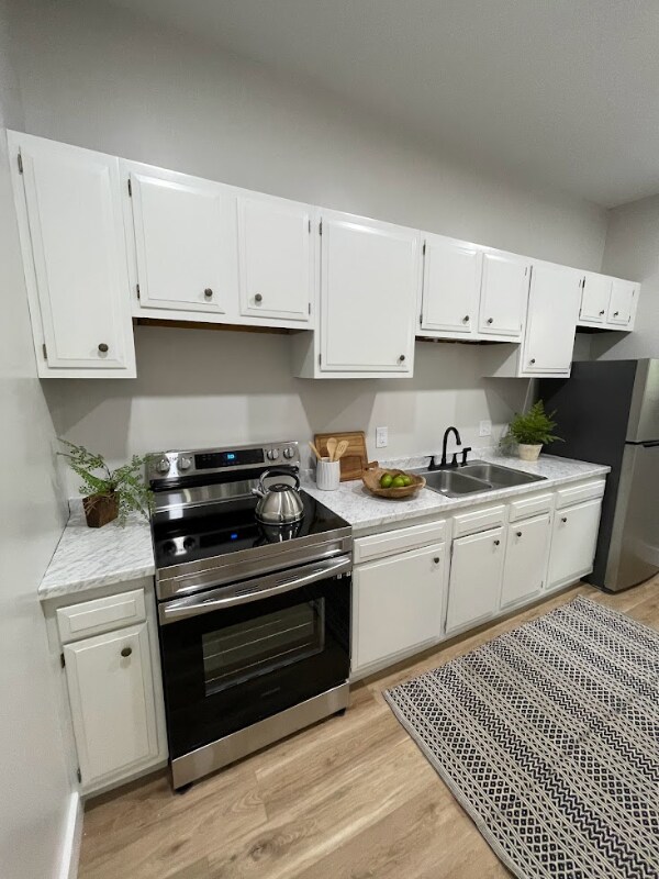 Building Photo - 410 W Maple St