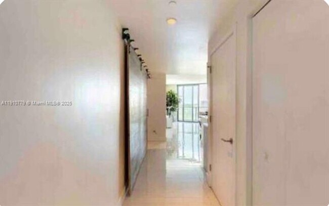 Building Photo - 501 NE 31st St