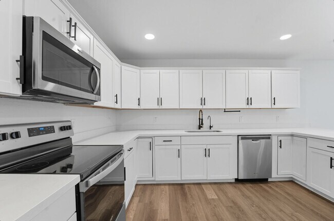 Building Photo - Beautiful Glendale Home With Pool!