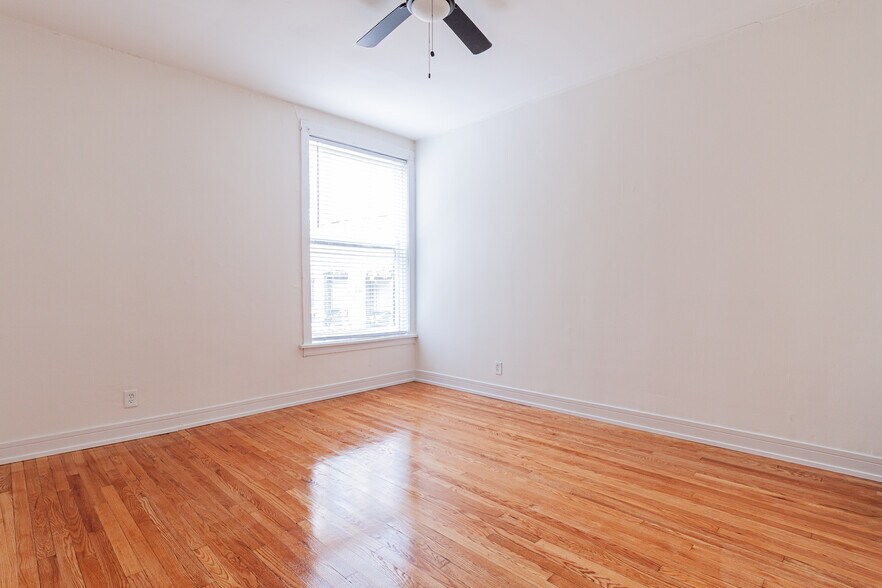 Building Photo - 2819 N Pine Grove Ave