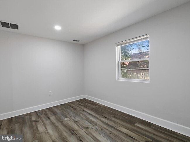 Building Photo - 4502 Elmwood Rd