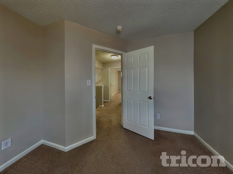 Building Photo - 11123 White Stag Dr