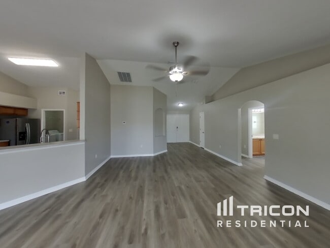 Building Photo - 13001 Fish Cove Dr