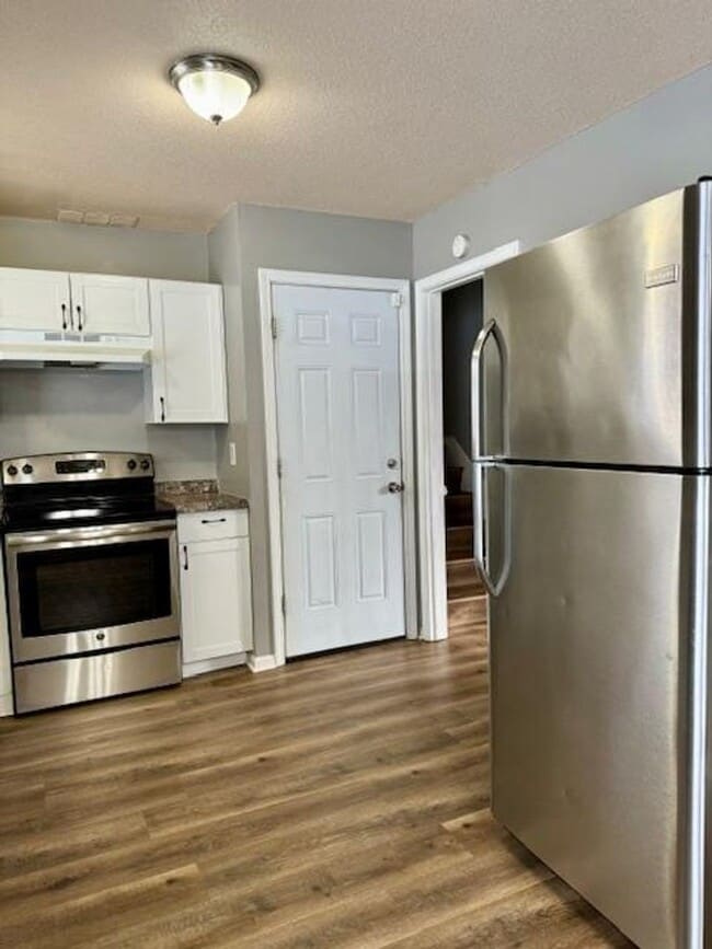 Building Photo - Spacious 3BR 2BA Home w/ Oversized 2-Car Garage