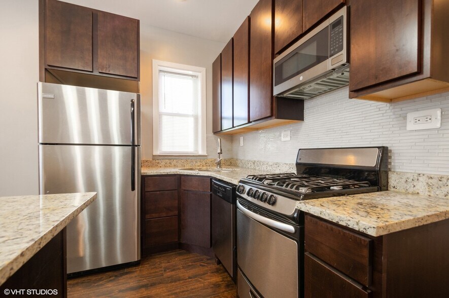 Building Photo - 3943 W Addison St