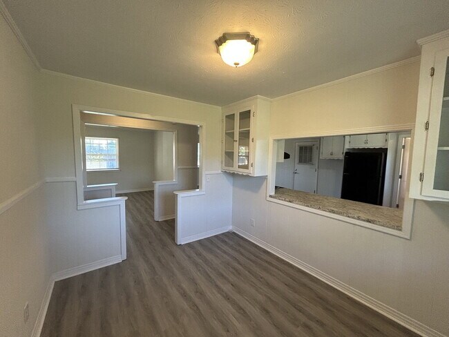 Building Photo - 3-Bedroom 2-Bathroom Home with 2 car garage  in Prime Cookeville Location!