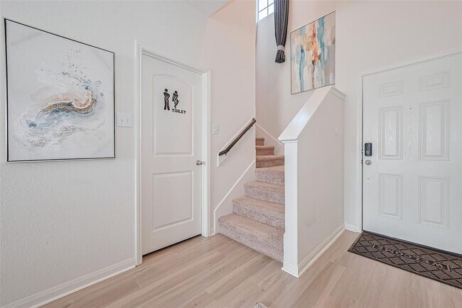 Building Photo - 305 Elm Patch Dr