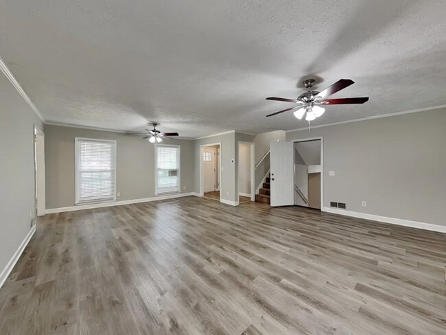 Building Photo - 643 Jason Ct