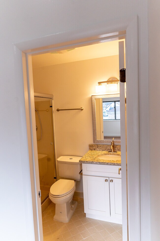 Large stand up shower with seat - 455 Hope St