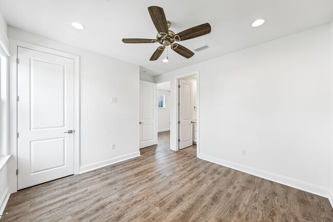 Building Photo - 106 Conifer Ct