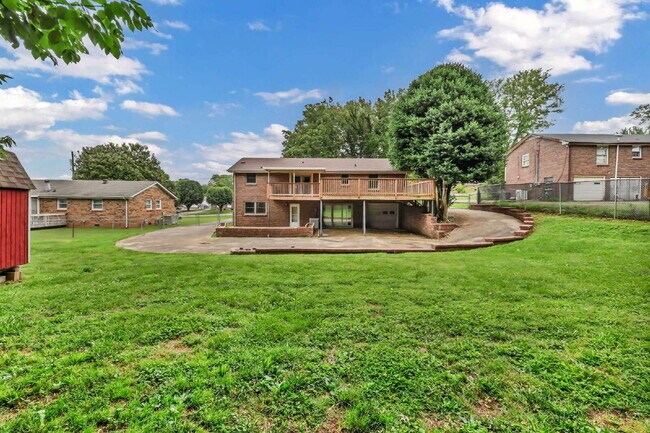 Building Photo - Wonderful 3 bed 2 bath with a modern interior