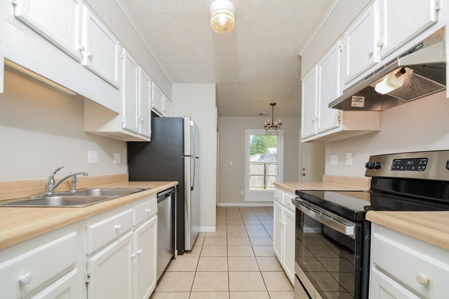 Building Photo - 1030 Bradley St