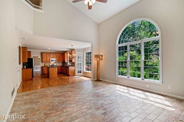 Building Photo - 5 br, 3 bath House - 5005 Brent Knoll Ln