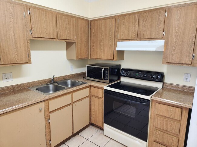 Building Photo - 2725 E Tierra Buena Ln