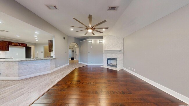 Building Photo - 1009 Crimson Cove Dr